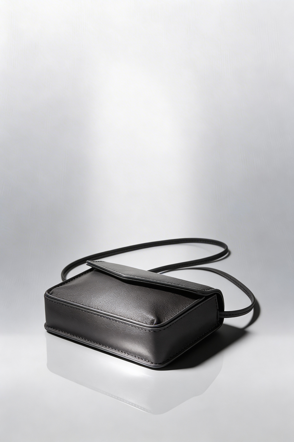 CRESCENT BAG - BLACK